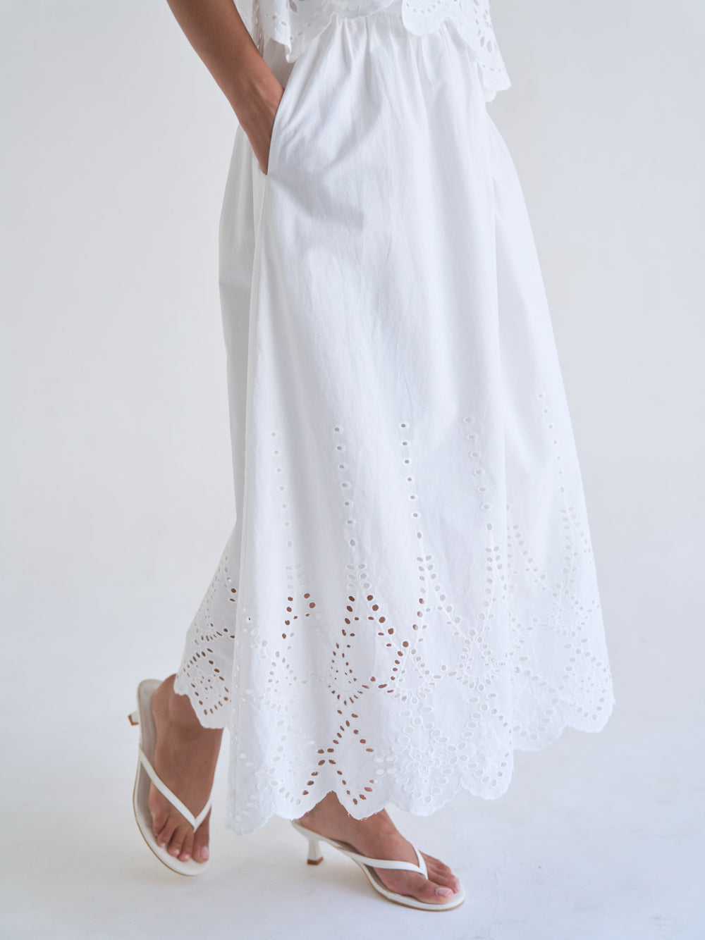 Broderie White